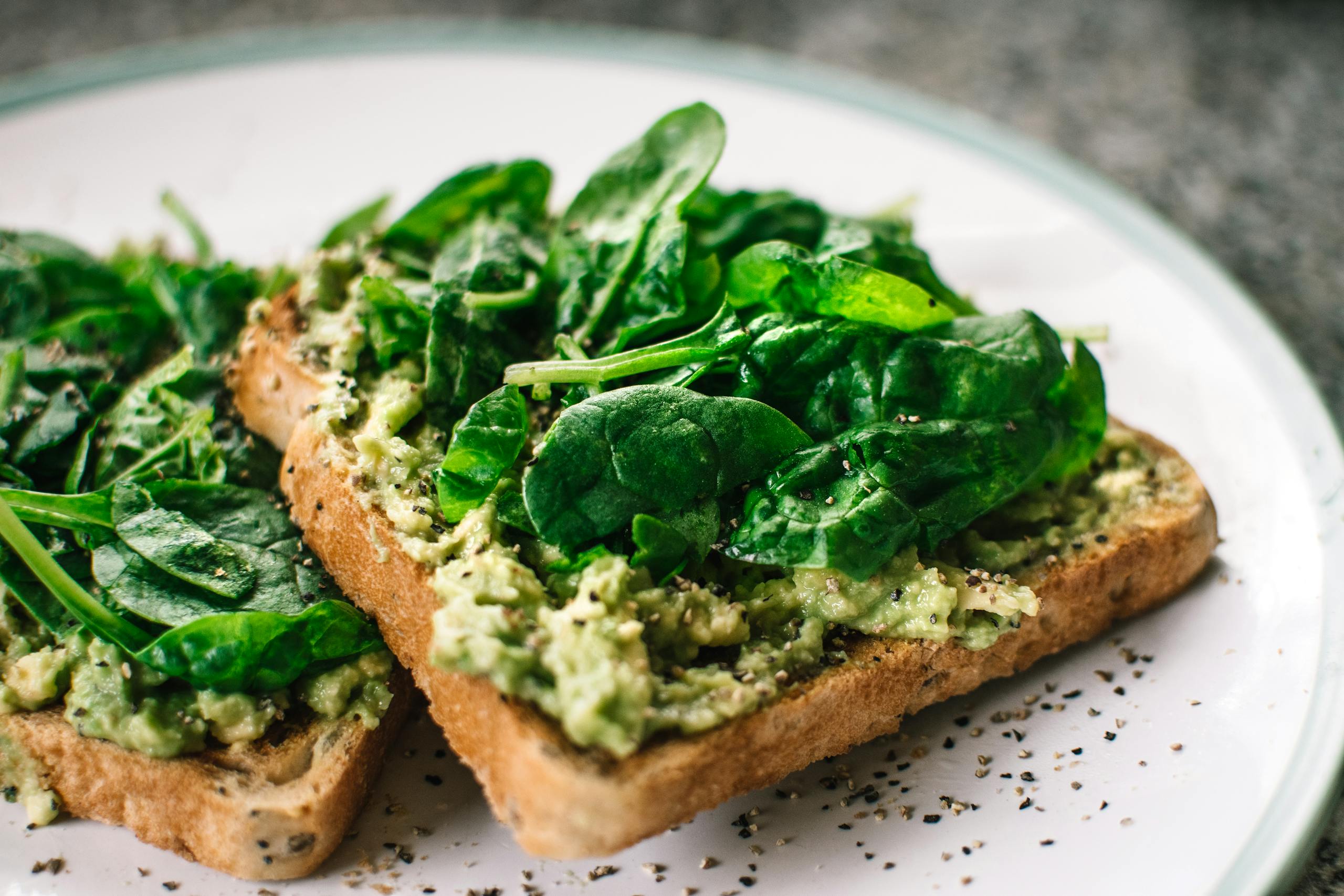 can cats eat raw spinach